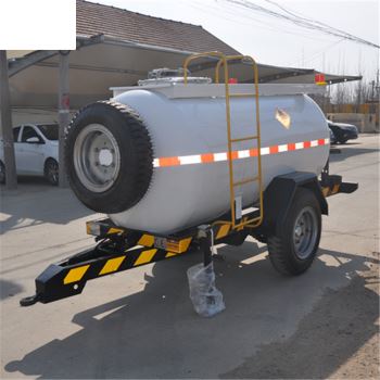 維護(hù)和保養(yǎng)水罐拖車(chē)時(shí)應(yīng)注意哪些方面？
